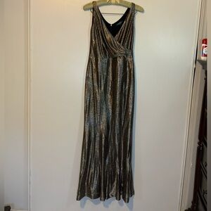 Lauren Ralph Lauren gold metallic sleeveless gown size 2